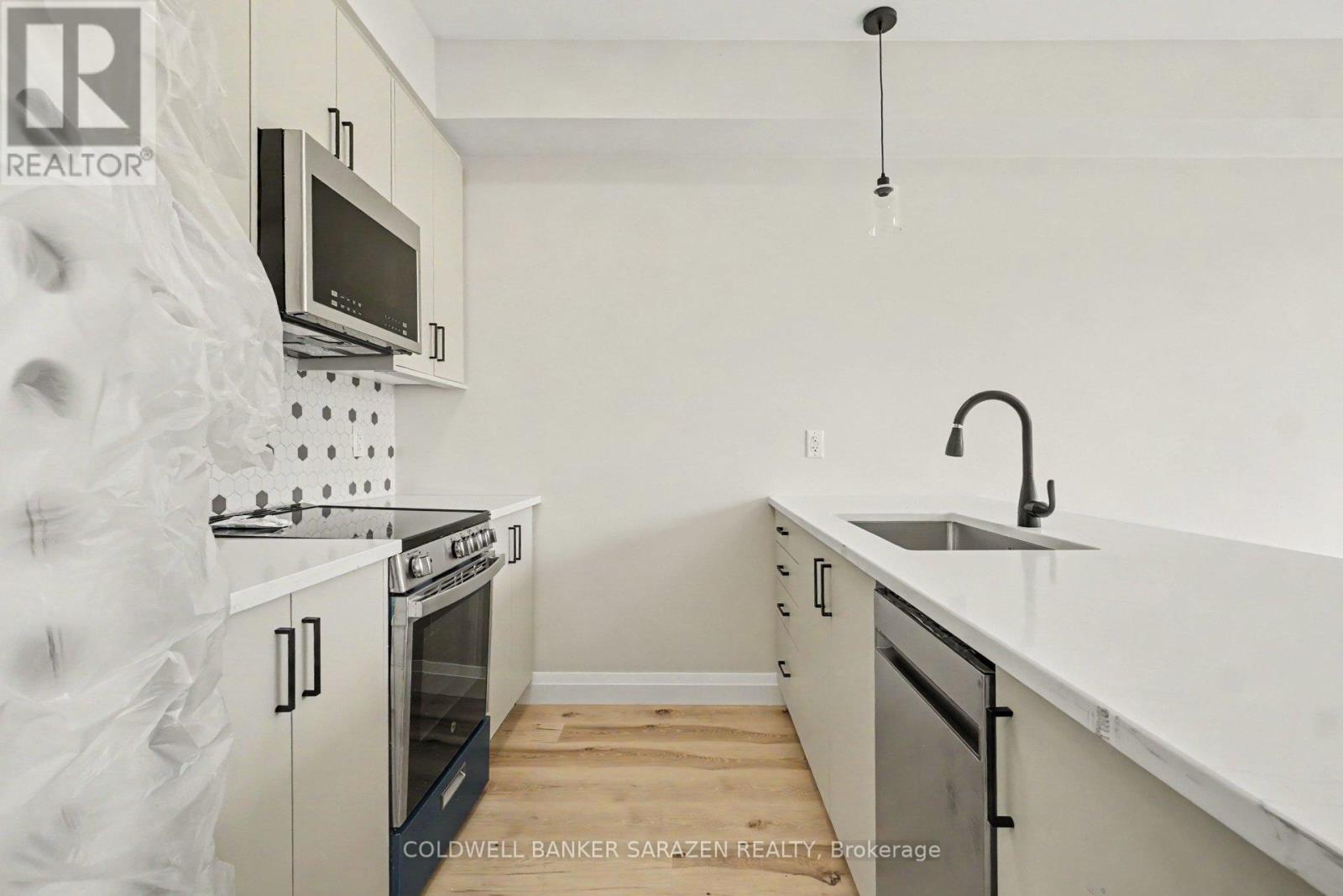 302 - 42 Mcarthur Avenue, Ottawa, Ontario  K1L 6R2 - Photo 3 - X13794438