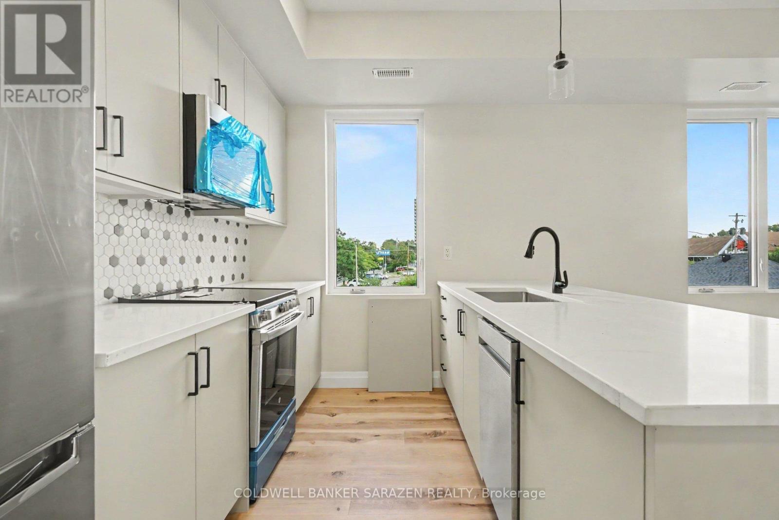 303 - 42 Mcarthur Avenue, Ottawa, Ontario  K1L 6R2 - Photo 3 - X13794466