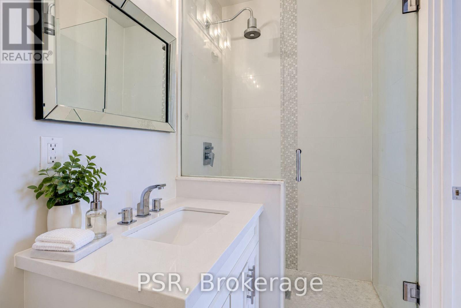 Main - 143 Montrose Avenue, Toronto, Ontario  M6J 2T6 - Photo 11 - C13794436