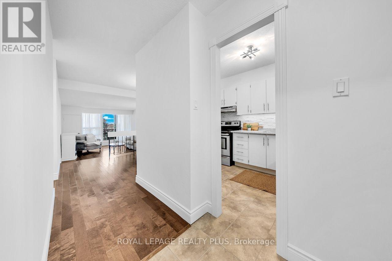 403 - 1395 White Oaks Boulevard, Oakville, Ontario  L6H 2R8 - Photo 5 - W13794476