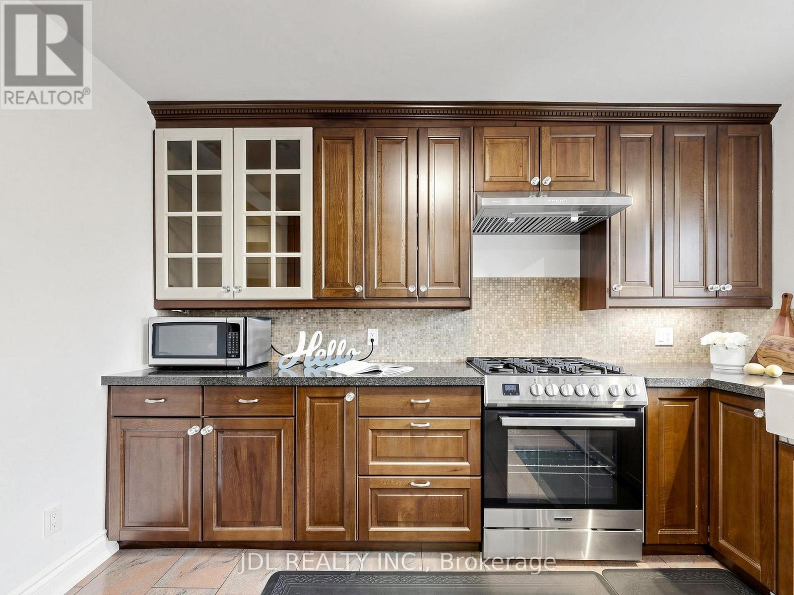 32 Ashmount Crescent, Toronto, Ontario  M9R 1C7 - Photo 16 - W13788960