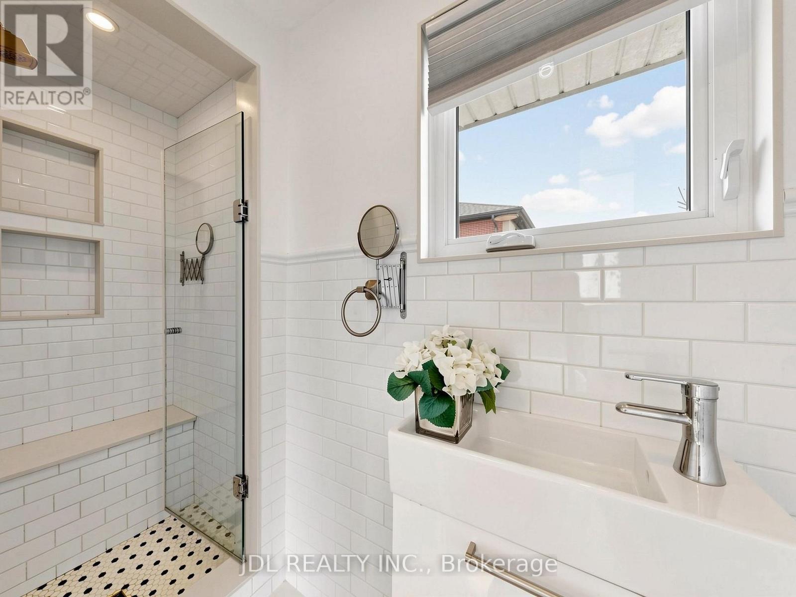 32 Ashmount Crescent, Toronto, Ontario  M9R 1C7 - Photo 23 - W13788960
