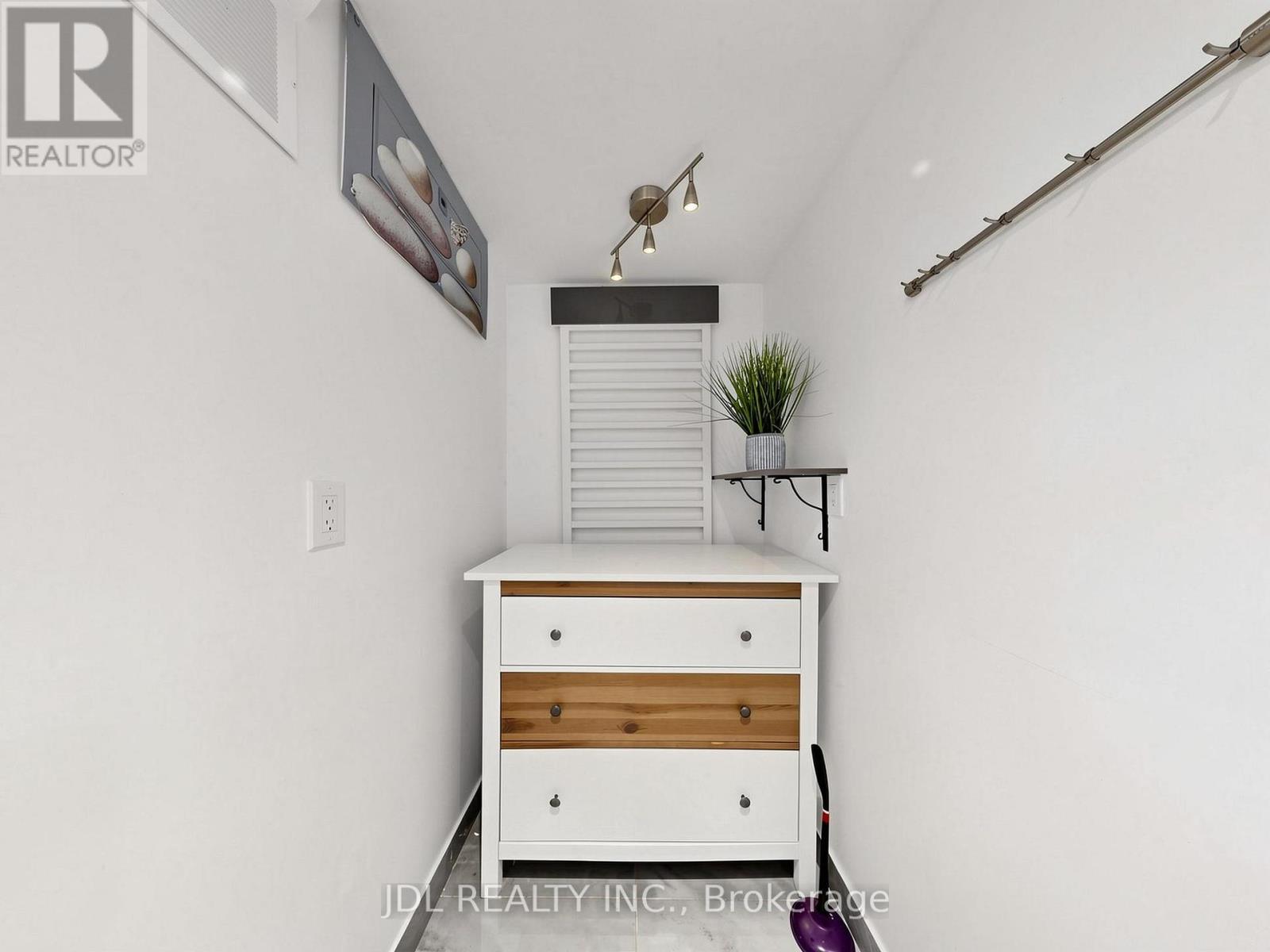 32 Ashmount Crescent, Toronto, Ontario  M9R 1C7 - Photo 48 - W13788960