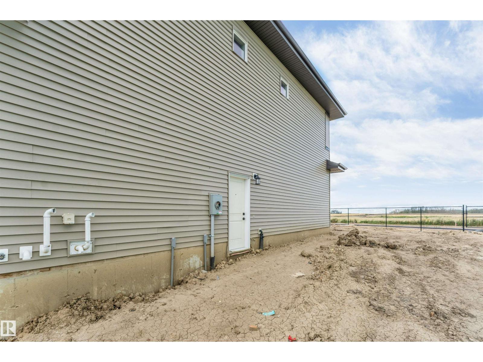 208 Falcon Cr, Leduc, Alberta  T0B 3M3 - Photo 4 - E4509011
