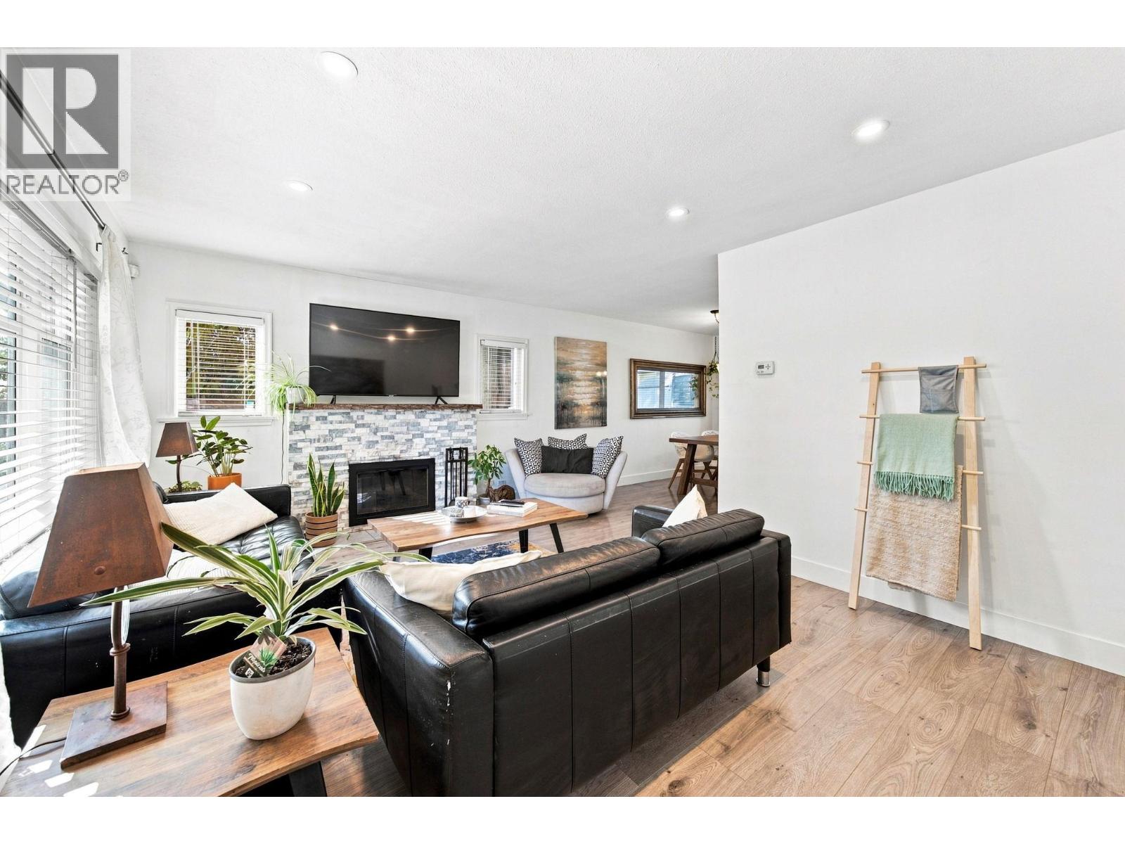 300 E 25th Street, North Vancouver, British Columbia  V7N 1A3 - Photo 2 - R3164981