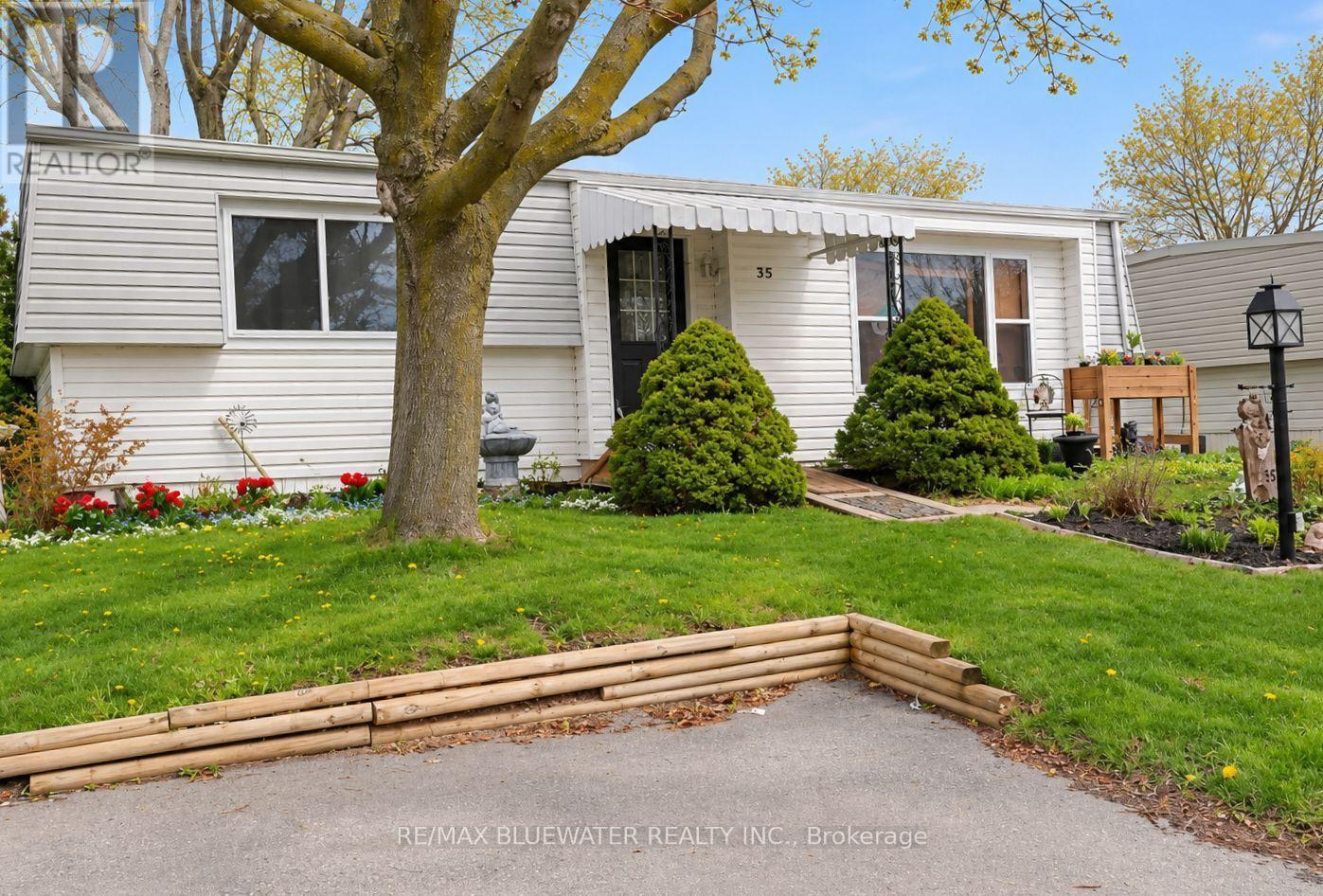 35 Pebble Beach Parkway, South Huron, Ontario  N0M 1T0 - Photo 3 - X13771754