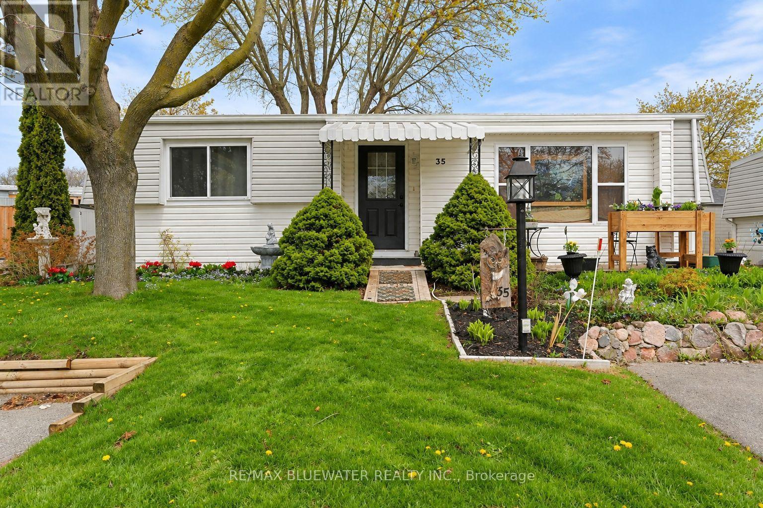 35 PEBBLE BEACH PARKWAY, South Huron, Ontario