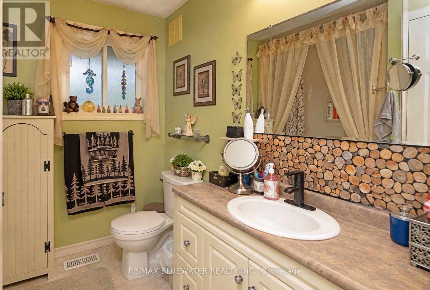 35 Pebble Beach Parkway, South Huron, Ontario  N0M 1T0 - Photo 13 - X13771754