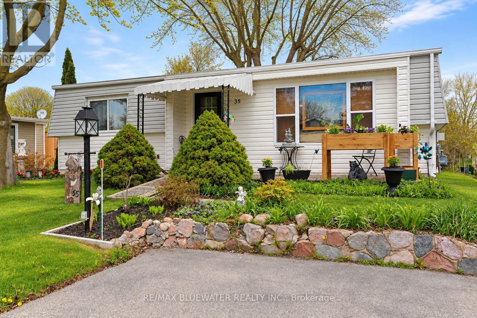 35 Pebble Beach Parkway, South Huron, Ontario  N0M 1T0 - Photo 2 - X13771754