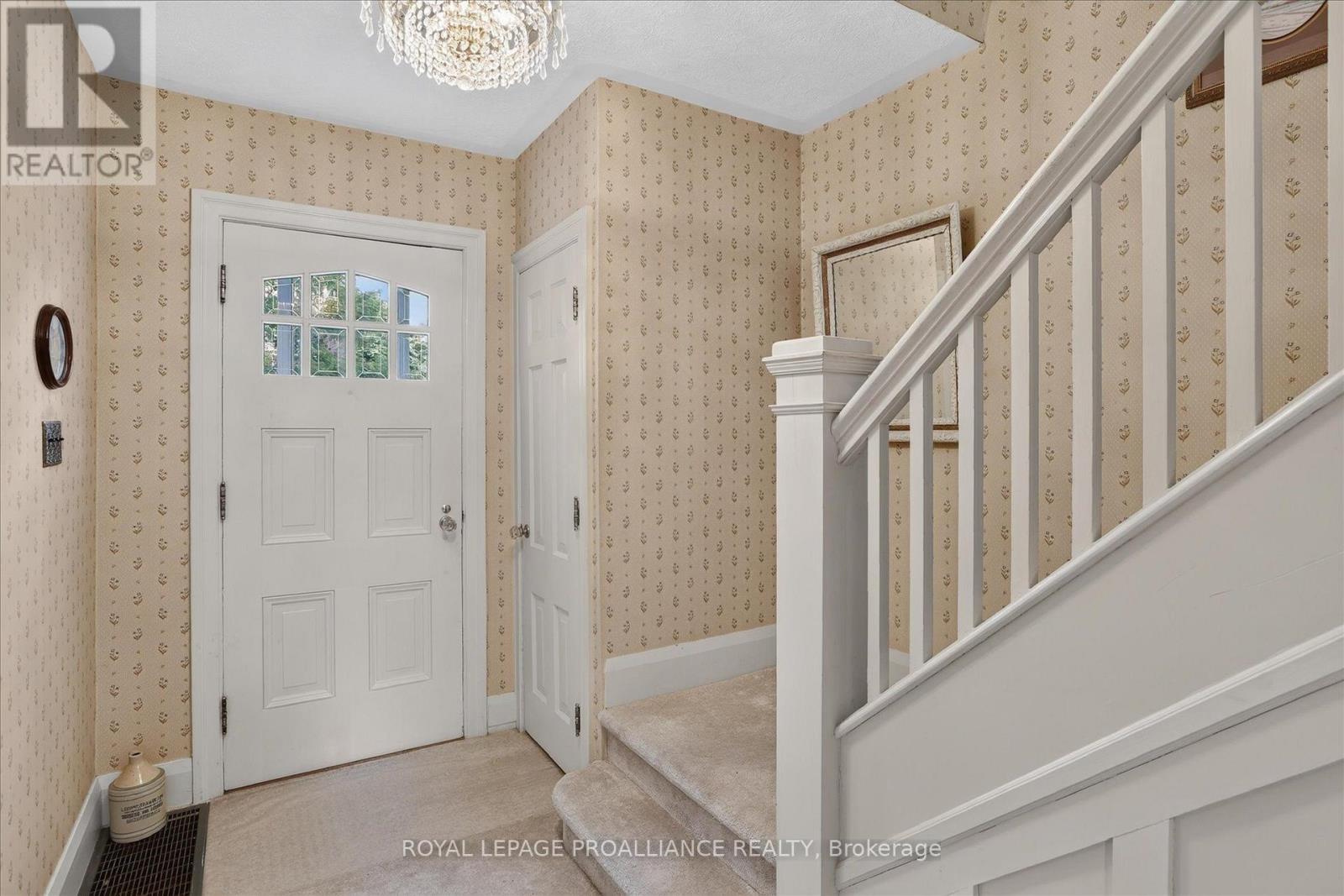 210 Aberdeen Avenue, Peterborough, Ontario  K9H 4W8 - Photo 3 - X13791694
