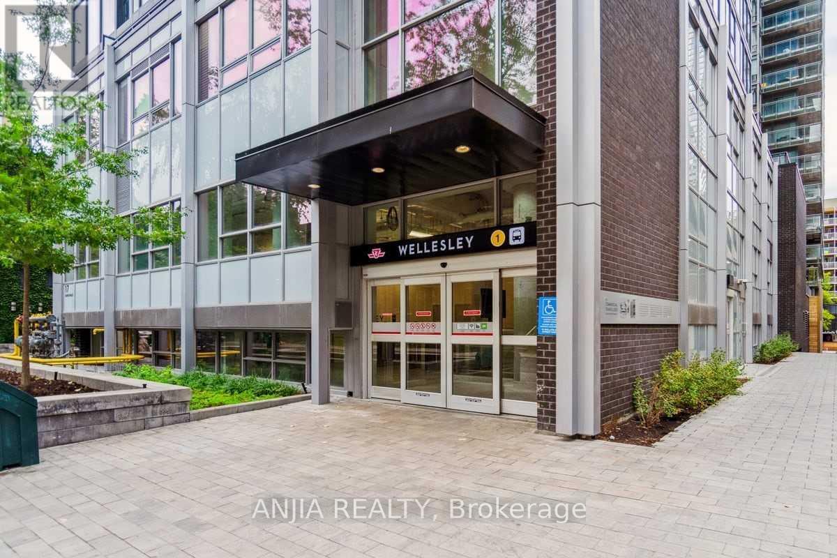 409 - 17 Dundonald Street, Toronto, Ontario  M4Y 1K3 - Photo 4 - C13794582