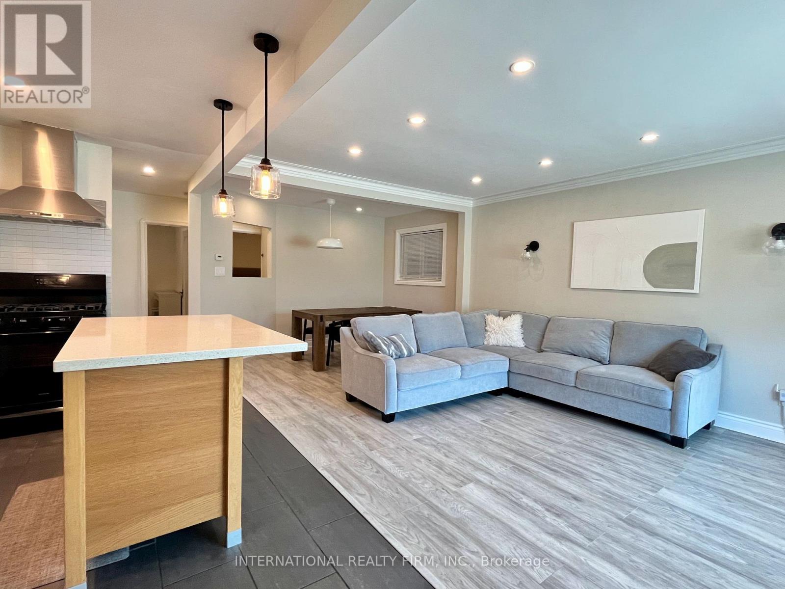 688 Sammon Avenue, Toronto, Ontario  M4C 2E4 - Photo 2 - E13794580
