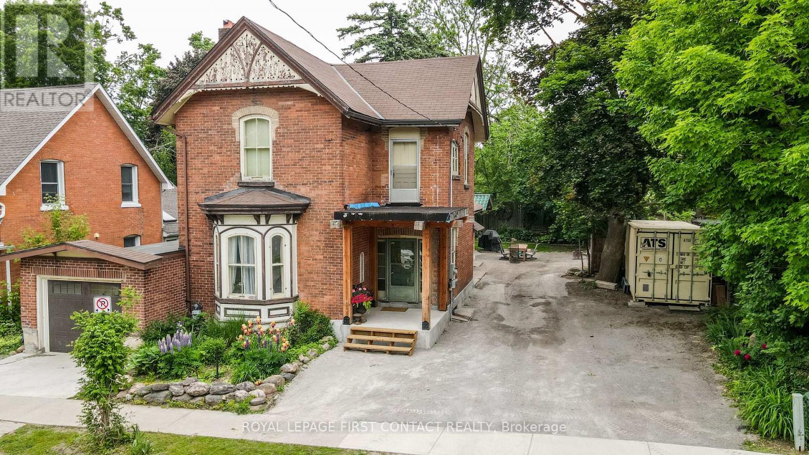 121 MULCASTER STREET, Barrie, Ontario