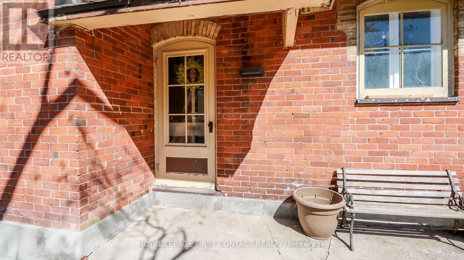 121 Mulcaster Street, Barrie (Codrington), Ontario  L4M 3M8 - Photo 3 - S13794532
