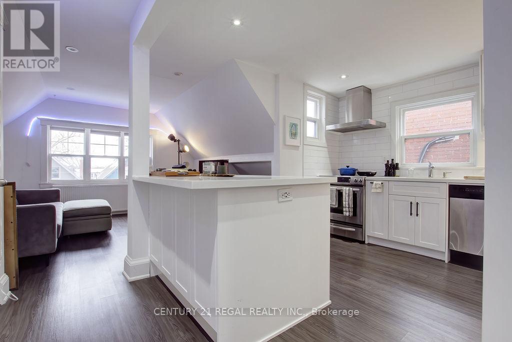 186 Grenadier Road, Toronto, Ontario  M6R 1R7 - Photo 4 - W13794534