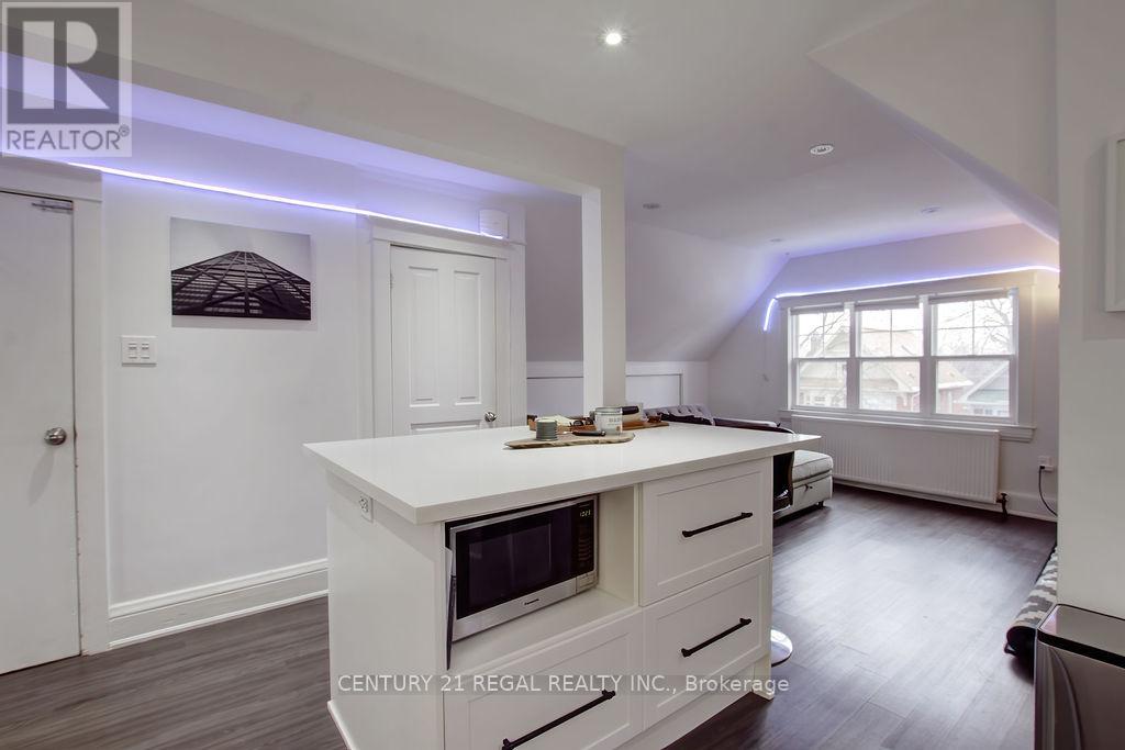 186 Grenadier Road, Toronto, Ontario  M6R 1R7 - Photo 5 - W13794534