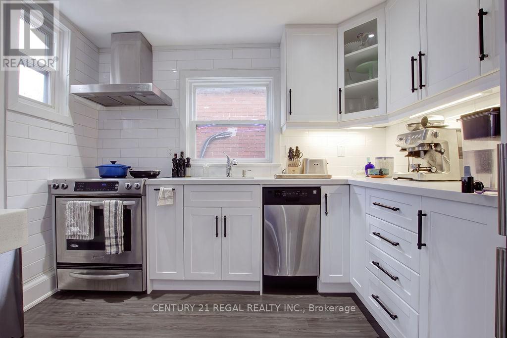 186 Grenadier Road, Toronto, Ontario  M6R 1R7 - Photo 7 - W13794534