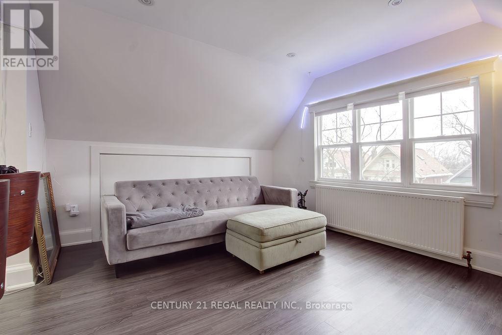 186 Grenadier Road, Toronto, Ontario  M6R 1R7 - Photo 8 - W13794534