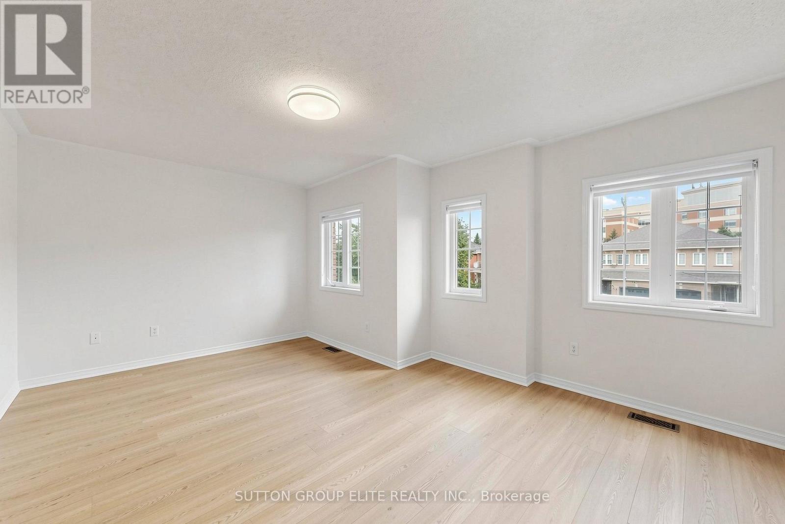 5684 Volpe Avenue, Mississauga, Ontario  L5V 3A5 - Photo 10 - W13794558