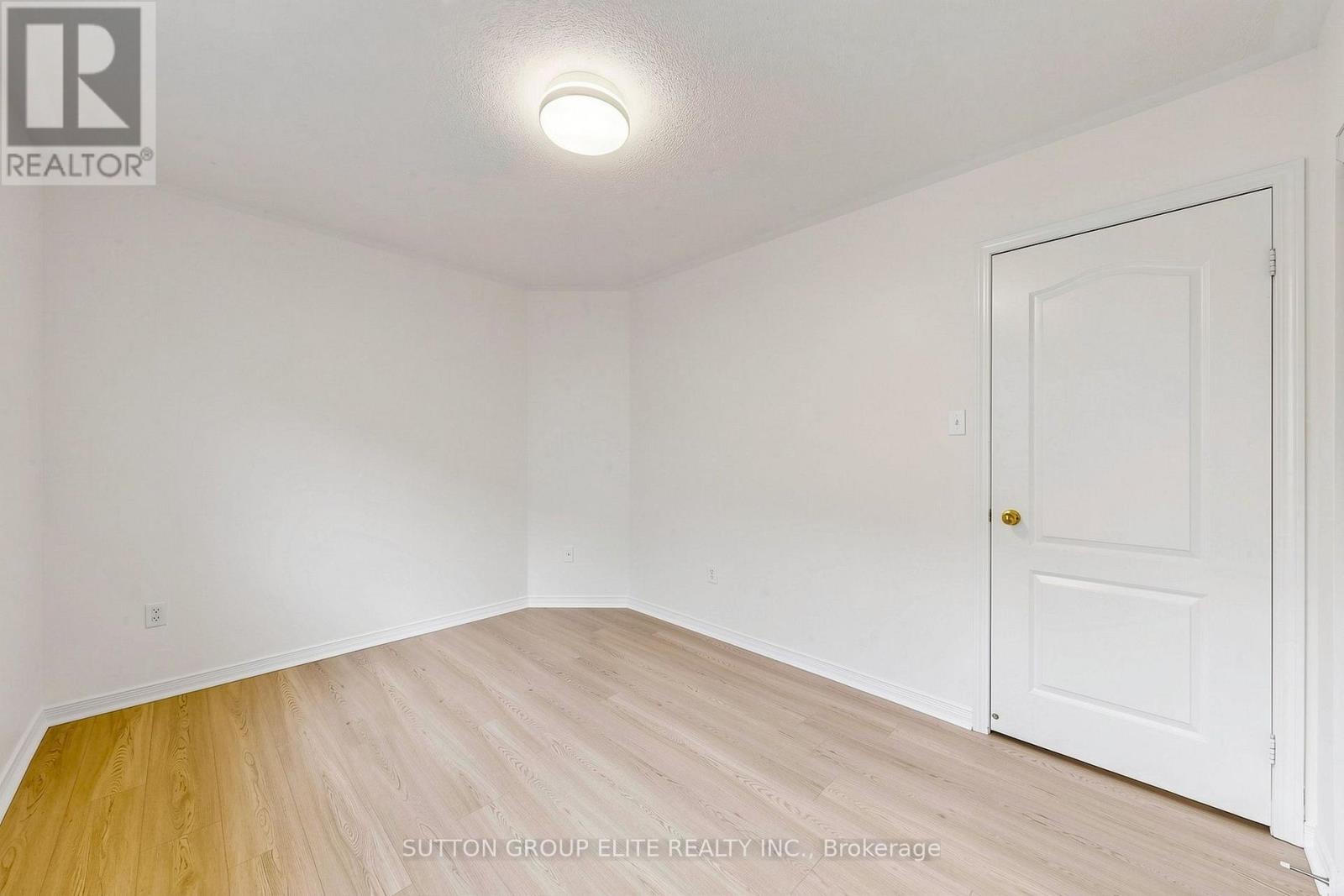 5684 Volpe Avenue, Mississauga, Ontario  L5V 3A5 - Photo 13 - W13794558