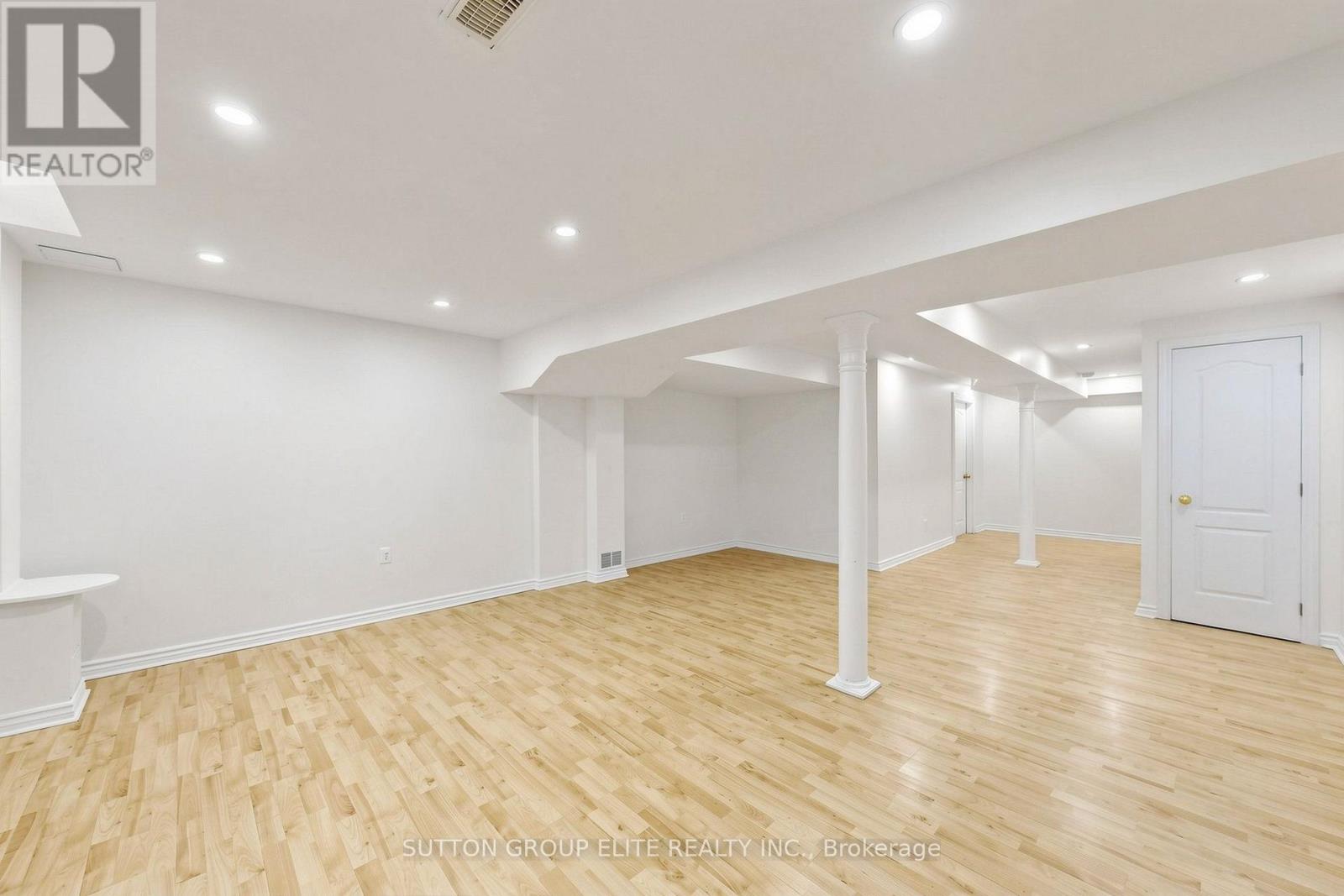 5684 Volpe Avenue, Mississauga, Ontario  L5V 3A5 - Photo 17 - W13794558