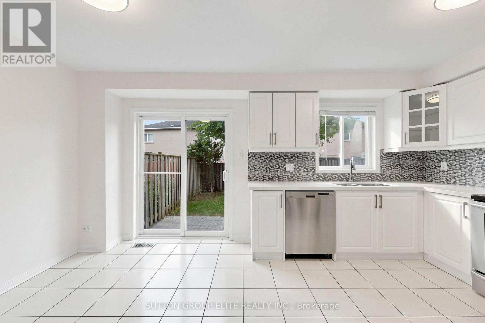 5684 Volpe Avenue, Mississauga, Ontario  L5V 3A5 - Photo 6 - W13794558