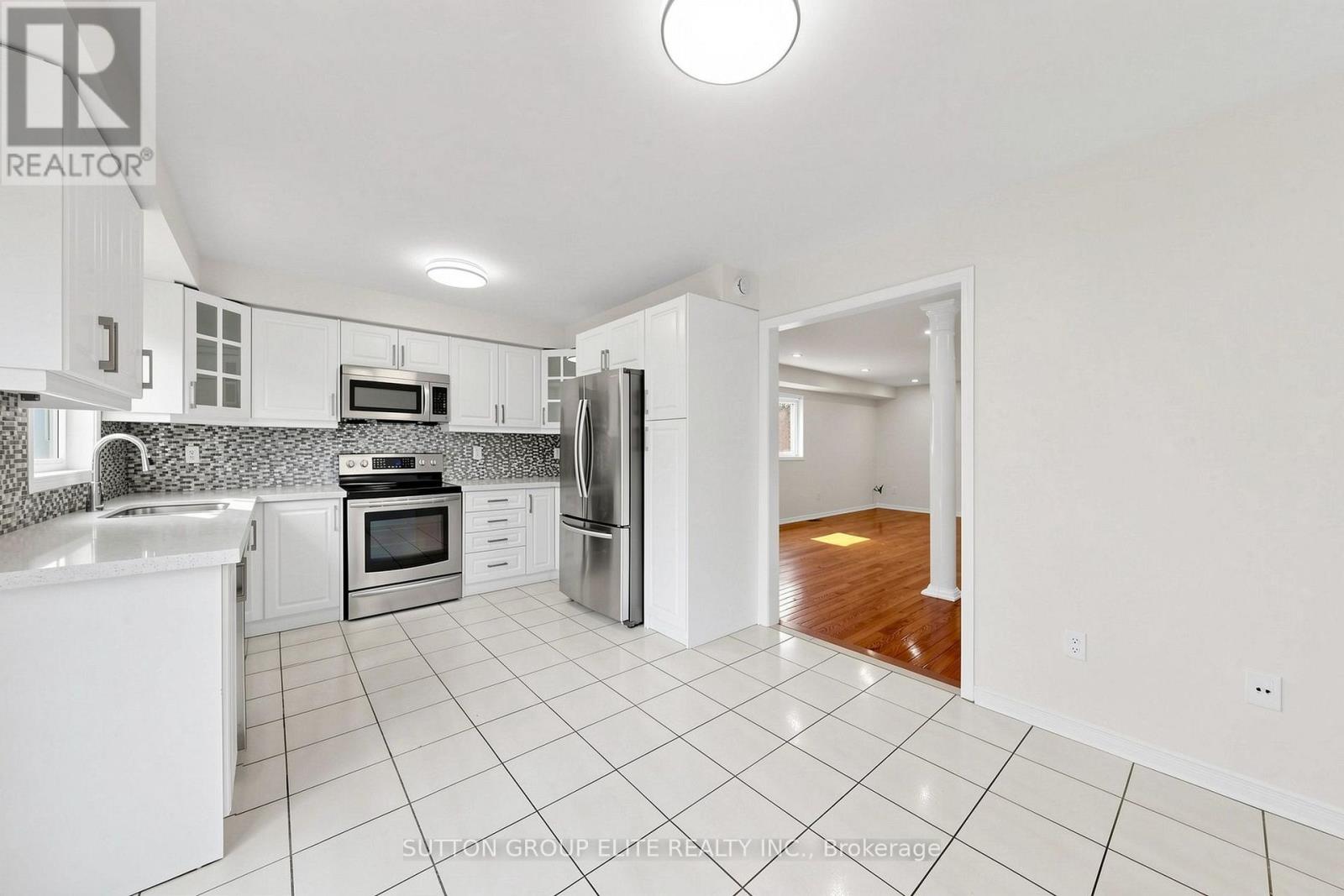 5684 Volpe Avenue, Mississauga, Ontario  L5V 3A5 - Photo 7 - W13794558