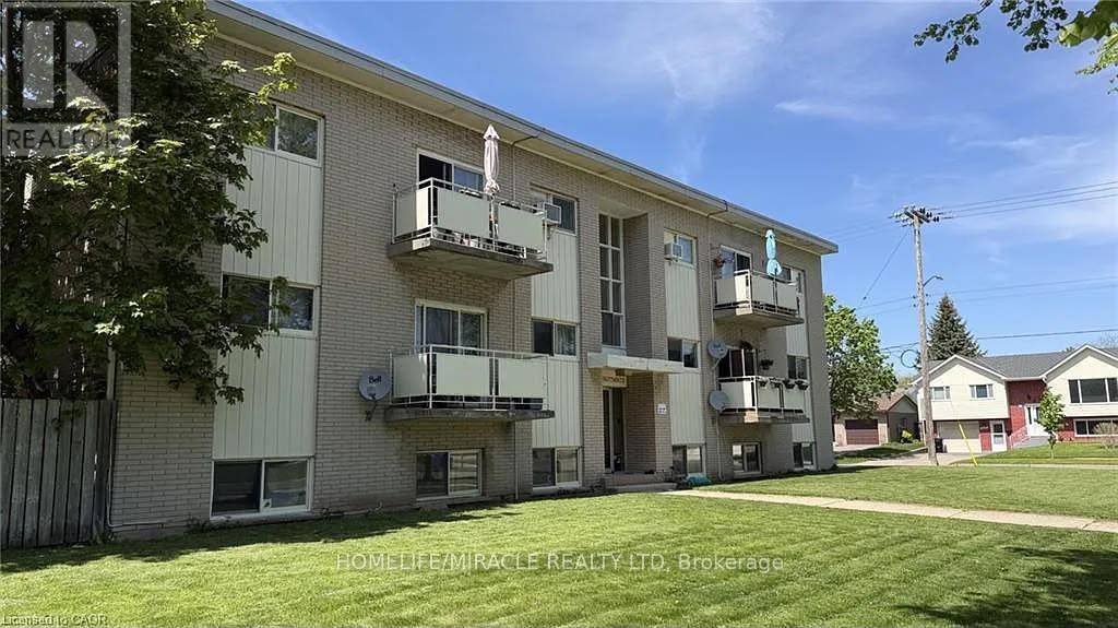 202 - 206 Indian Road, Kitchener, Ontario  N2B 2S9 - Photo 2 - X13788408