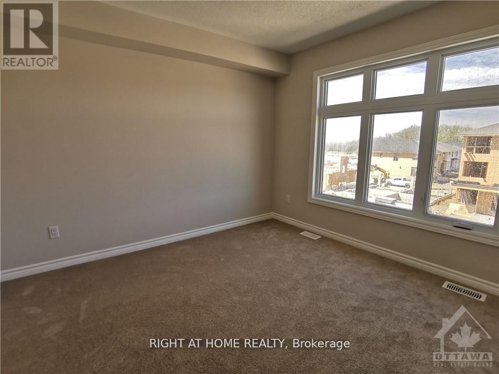 1414 Hemlock Road, Ottawa, Ontario K1K 5A8 - Photo 4 - X13789226