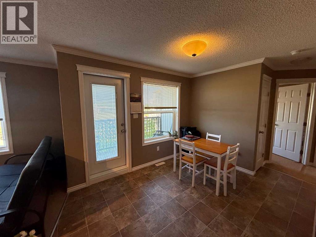 201, 5300 45 Avenue photo 3