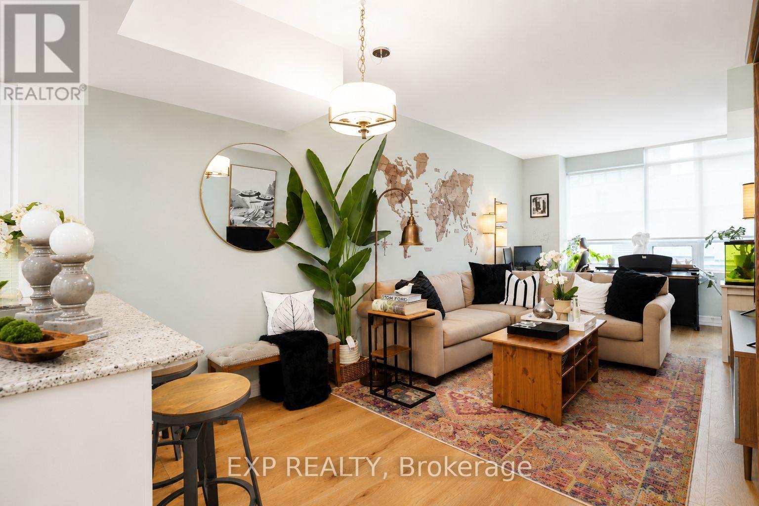 404 - 500 St Clair Avenue W, Toronto, Ontario  M6C 1A8 - Photo 3 - C13767396