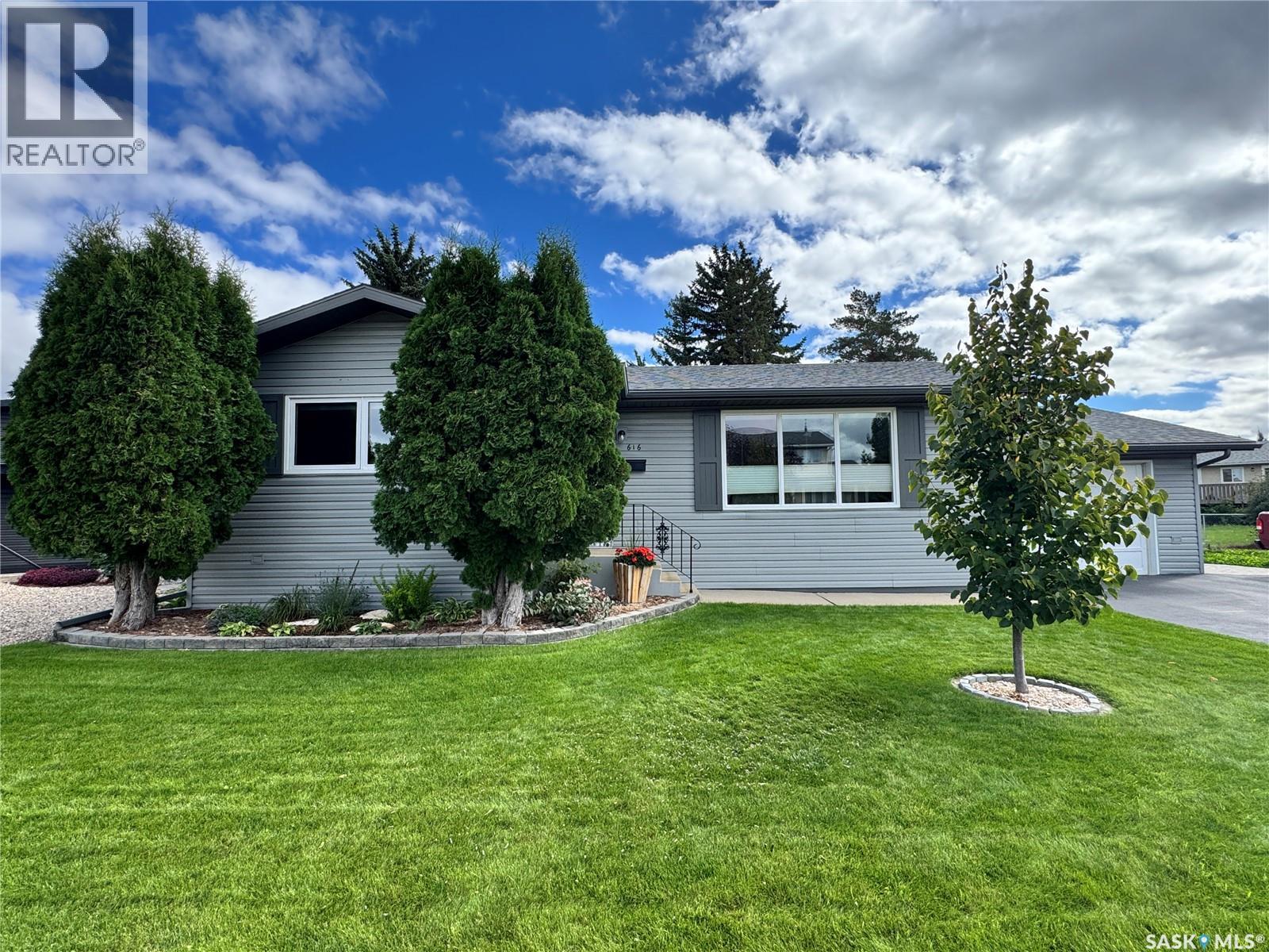 616 8th Avenue W, Biggar, Saskatchewan  S0K 0M0 - Photo 1 - SK048677