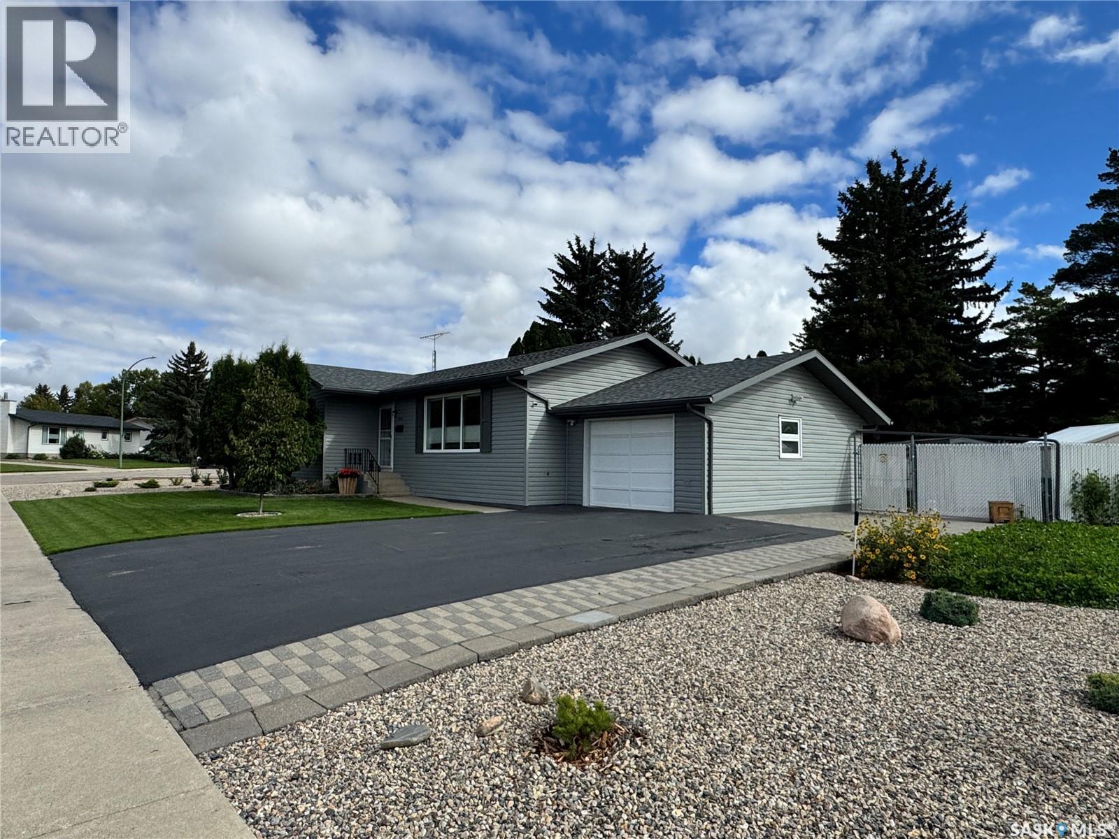 616 8th Avenue W, Biggar, Saskatchewan  S0K 0M0 - Photo 47 - SK048677
