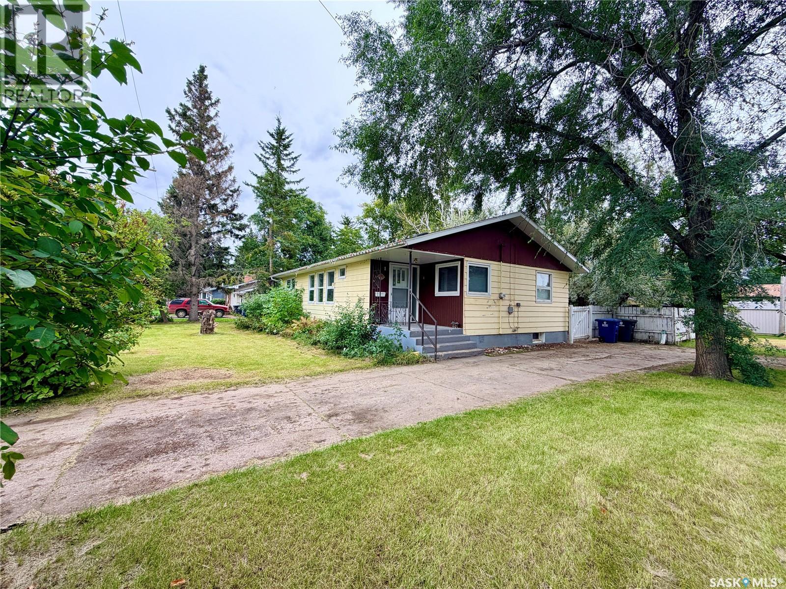 6011 5th Street W, Rosthern, Saskatchewan  S0K 2H0 - Photo 1 - SK048669