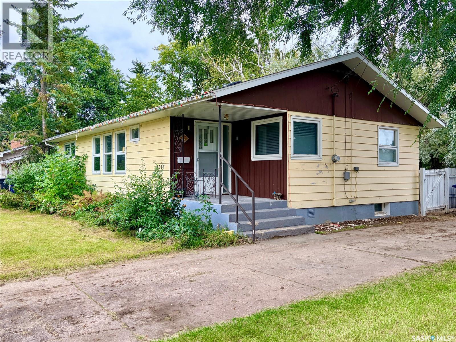 6011 5th Street W, Rosthern, Saskatchewan  S0K 2H0 - Photo 2 - SK048669