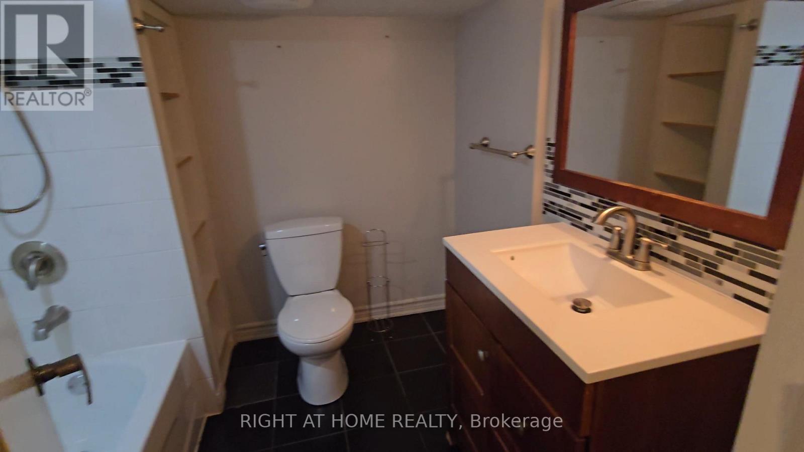 43 Bowie Avenue, Toronto, Ontario  M6E 2P2 - Photo 16 - W13650952