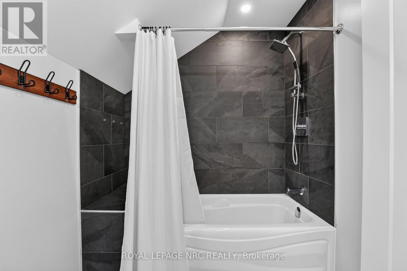 26 Lyndon Street W, Thorold, Ontario  L2V 3J7 - Photo 16 - X13794658