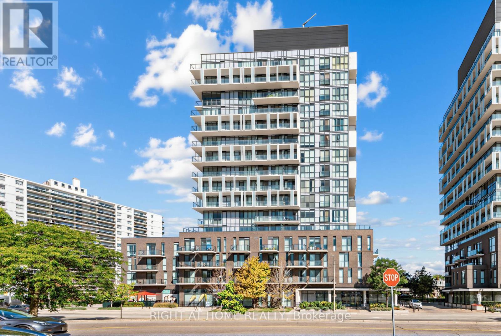 7 - 128 FAIRVIEW MALL DRIVE, Toronto, Ontario