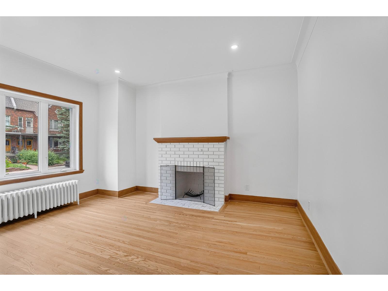 4856 Av. de Melrose Montréal (Côte-des-Neiges/Notre-Dame-de-Grâce) Quebec Canada H3X3P5 4