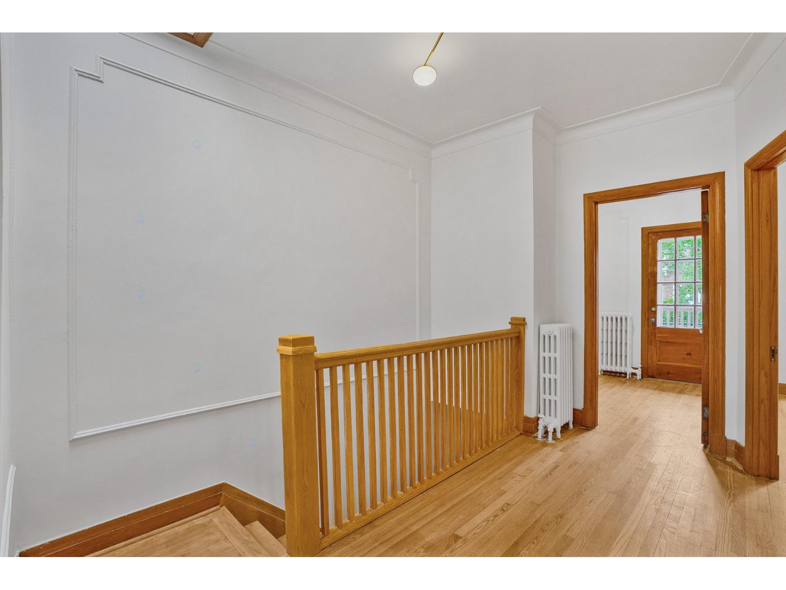 4858 Av. de Melrose Montréal (Côte-des-Neiges/Notre-Dame-de-Grâce) Quebec Canada H3X3P5 3