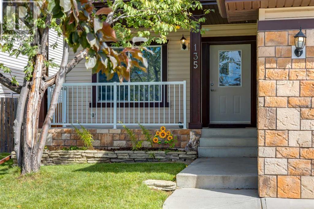 135 Hawkmere View, Chestermere, Alberta  T1X 1T7 - Photo 2 - A2344214