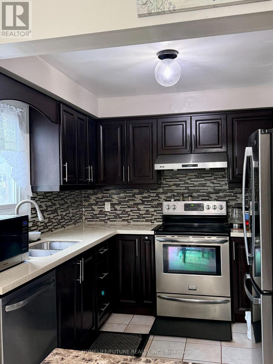 17 Chadwick Drive, Ajax (Central), Ontario  L1S 5W2 - Photo 7 - E13793388