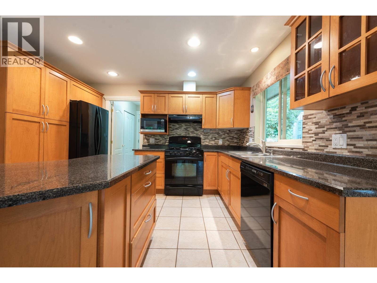 1305 Gower Point Road, Gibsons, British Columbia  V0N 1V3 - Photo 4 - R3166565