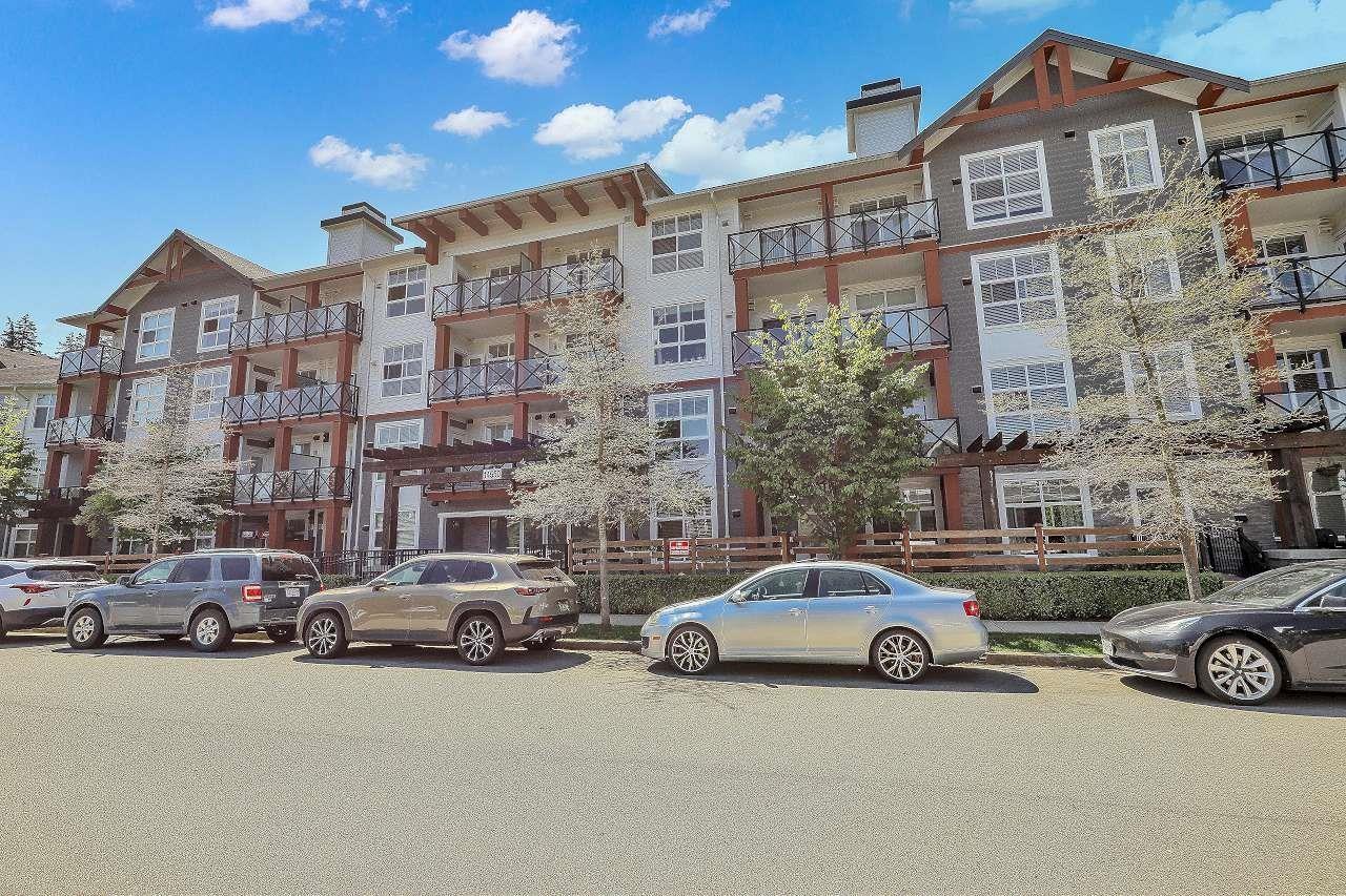 205 14550 Winter Crescent, Surrey, British Columbia  V4P 0G4 - Photo 2 - R3127278