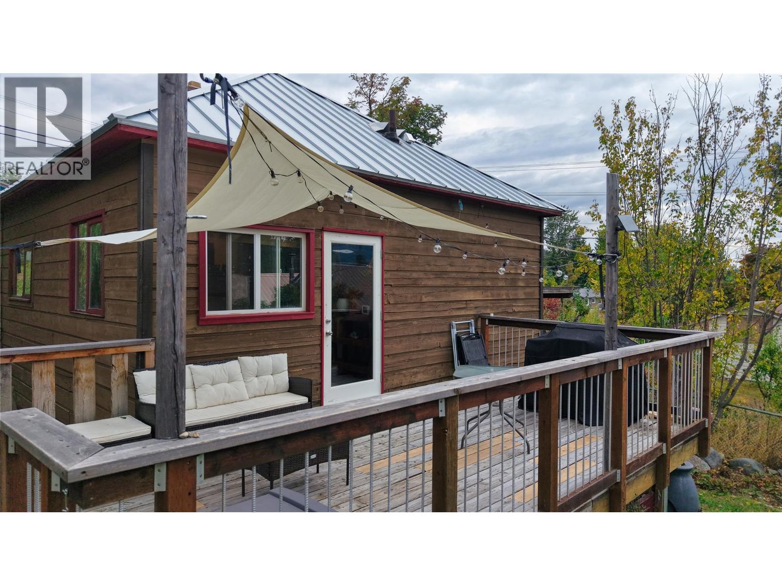 1677 Second Avenue, Rossland, British Columbia V0G 1Y0 - Photo 2 - 10400709