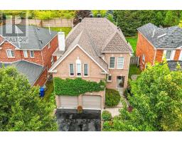 84 LORAVIEW LANE, Aurora, Ontario