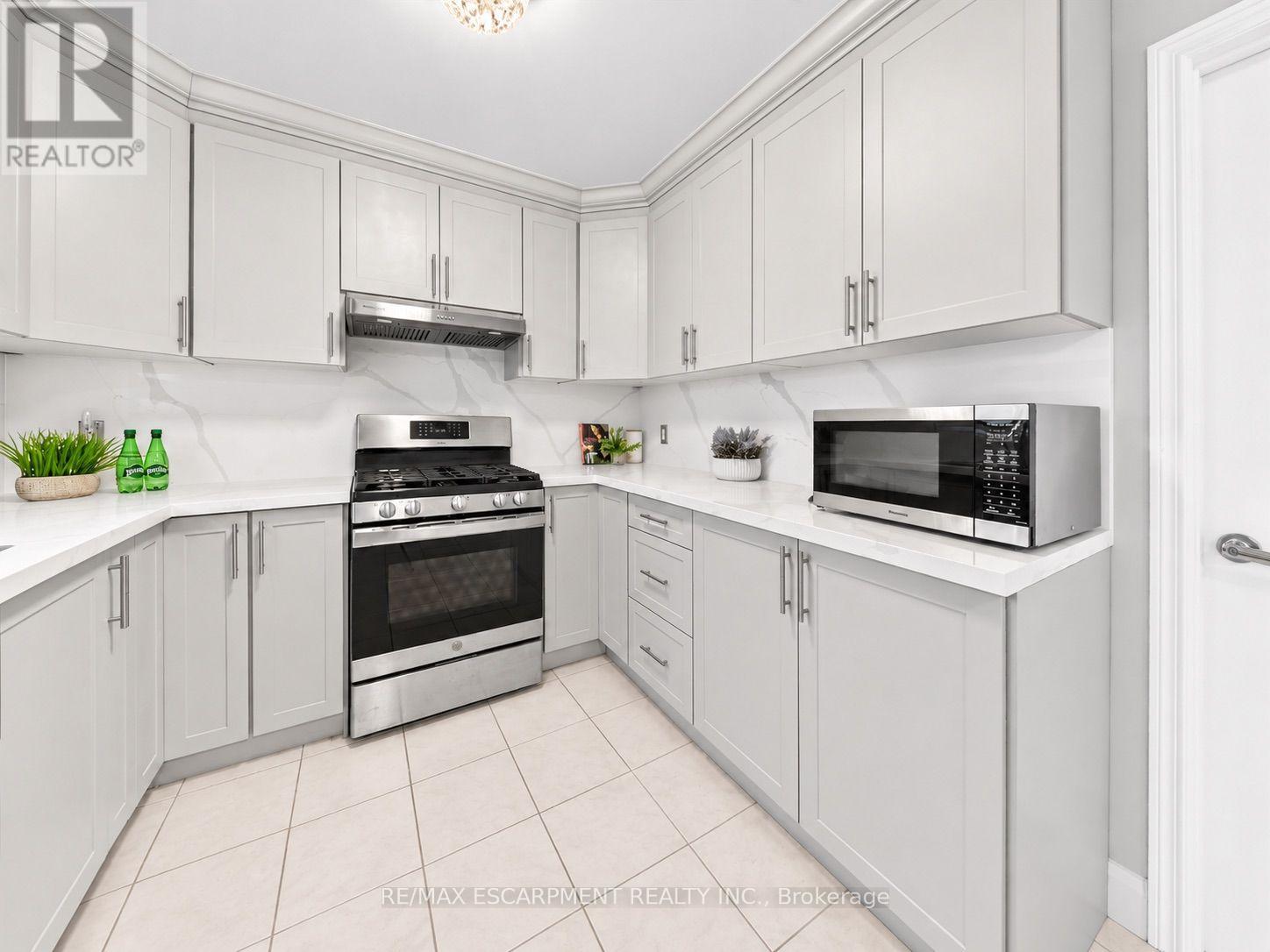 31 Vega Crescent, Hamilton, Ontario  L8E 4S6 - Photo 13 - X13794728