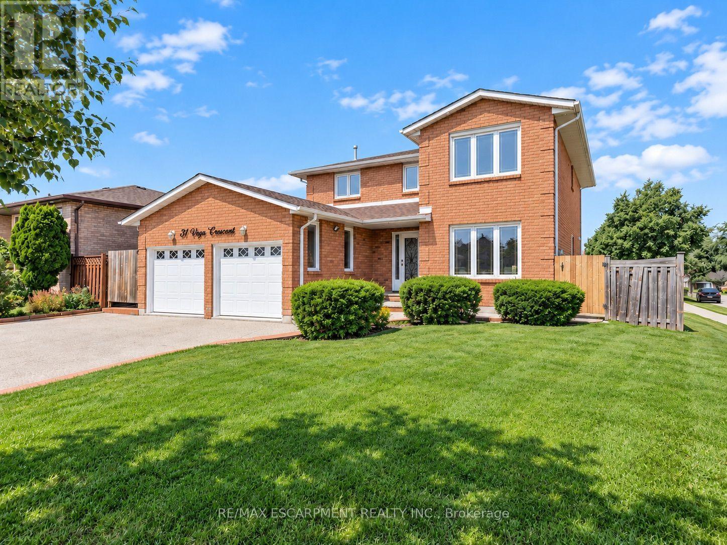 31 Vega Crescent, Hamilton, Ontario  L8E 4S6 - Photo 3 - X13794728