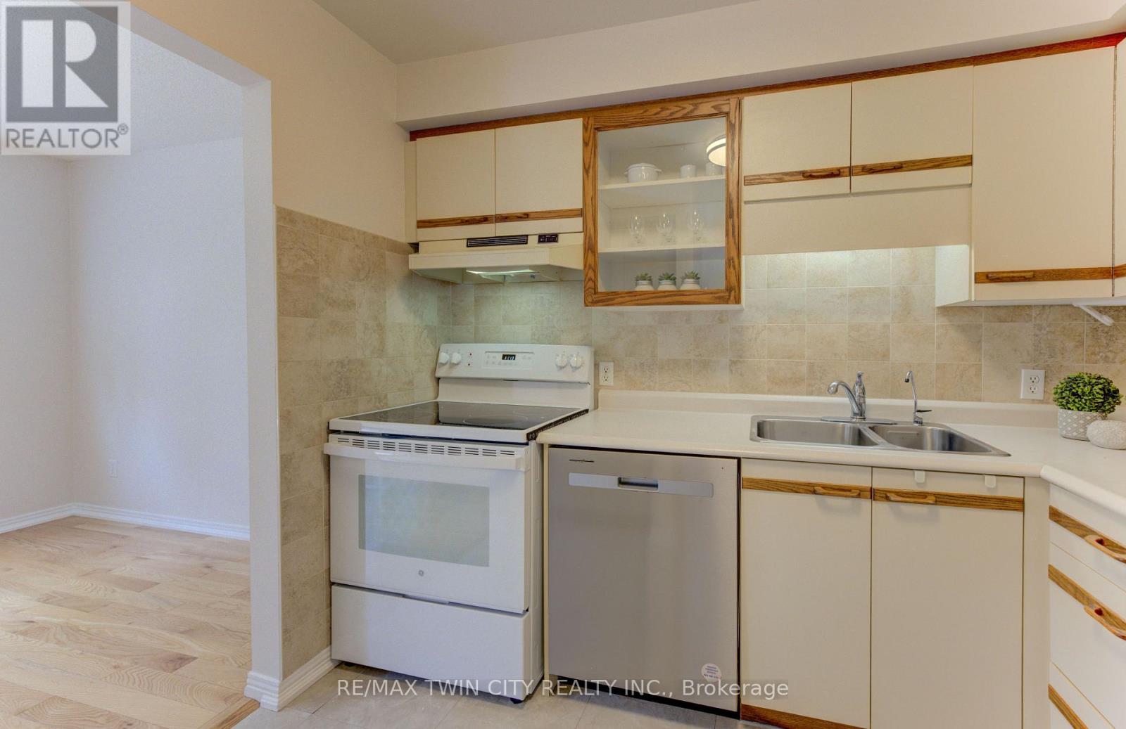 4 - 360 Cornridge Place, Waterloo, Ontario  N2T 2N9 - Photo 8 - X13792840