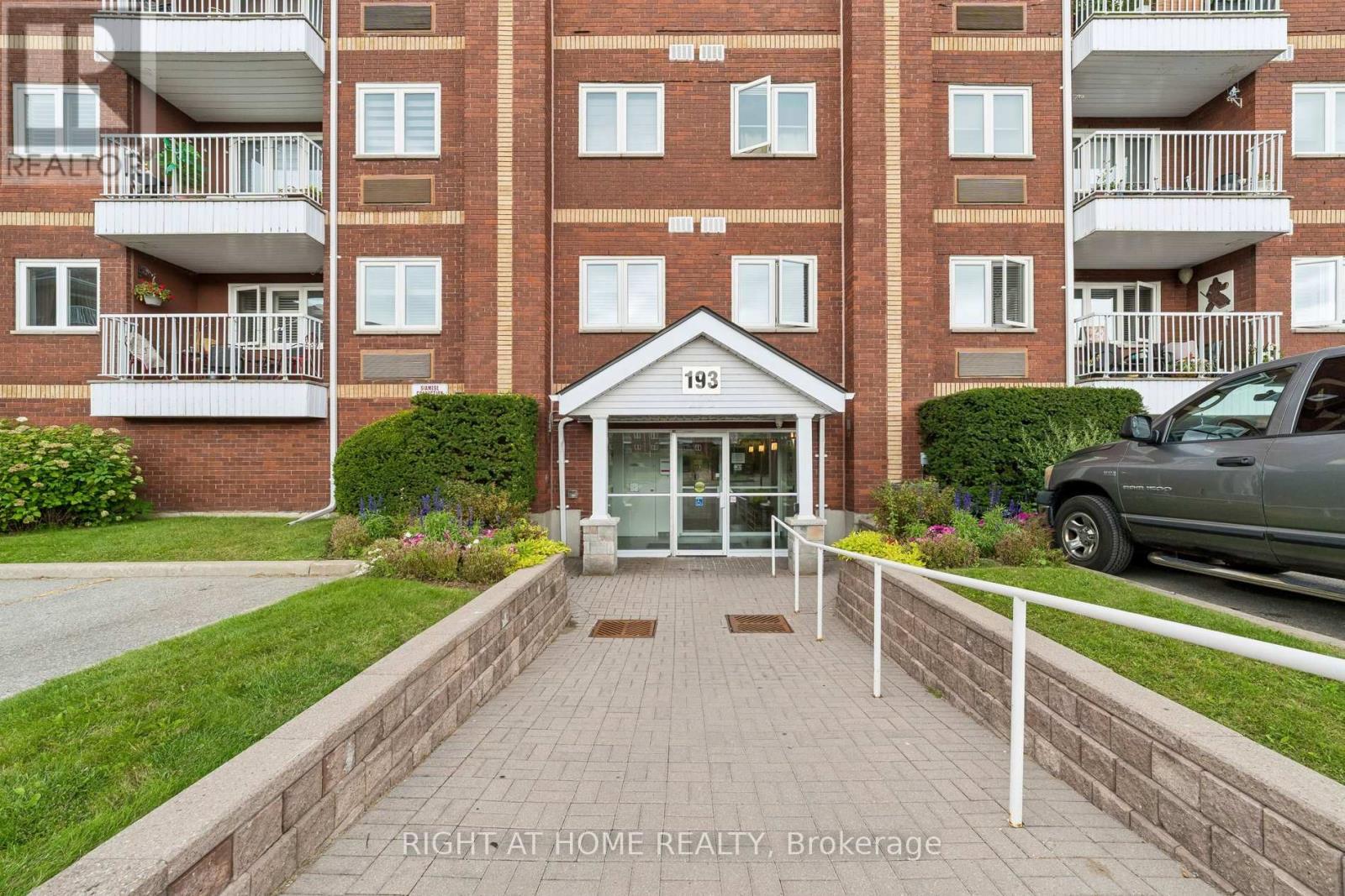 318 - 193 LAKE DRIVEWAY DRIVE W, Ajax, Ontario